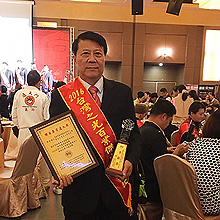 2016/12/17 榮獲台灣之光百業達人傑出專業達人獎暨企業達人最佳貢獻獎 陳建慶院長